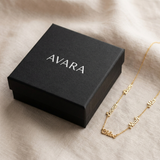 Five-name necklace in a signature black AVARA gift box